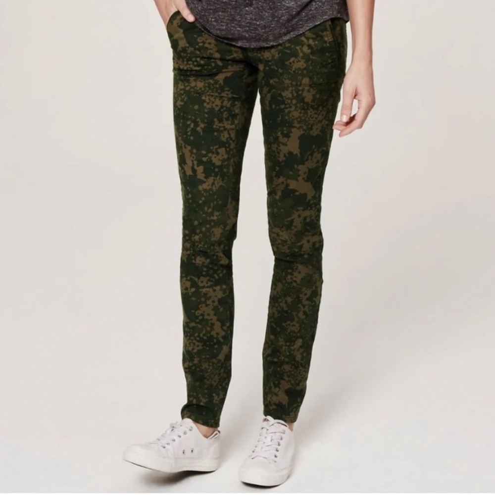 LOFT Camo Marissa Skinny Pants (Size 2)